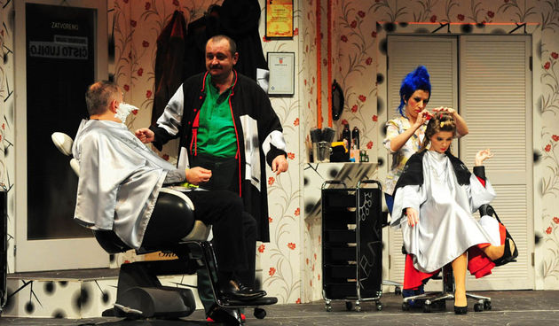 Zadar, 4.12.2012. snimio: Nenad Marčev 
Zagrebačko gradsko kazalište Komedija 
Paul Pörtner 
Čisto ludilo 
redateljica: Nina Kleflin 
igraju: Vid Balog, Nina Kaić Madić, 
Igor Mešin, Damir Lončar, Saša Buneta, 
Jasna Palić Picukarić 
Velika dv