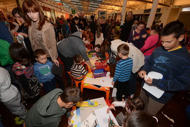 Superheroji u trgovinskom centru Supernova 25. listopada 2014. Foto: Iva Perinčić Superheroji u trgovinskom centru Supernova 25. listopada 2014. Foto: Iva Perinčić