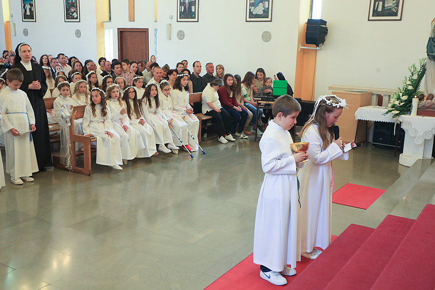 Bibinje: sakrament Prve pričesti, foto-L. Banić Bibinje: sakrament Prve pričesti, foto-L. Banić