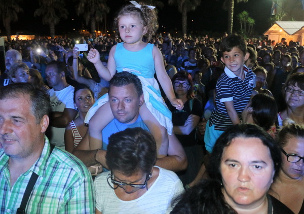 Virsko ljeto 2016: Tomislav Bralić i klapa Intrade oduševili 12 tisuća obožavatelja na virskoj rivi Virsko ljeto 2016: Tomislav Bralić i klapa Intrade oduševili 12 tisuća obožavatelja na virskoj rivi
