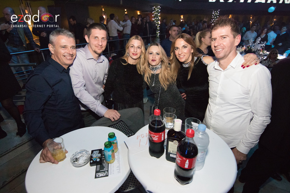 Ludnica u Saturnusu: Najbolji doček u svemiru i šire Ludnica u Saturnusu: Najbolji doček u svemiru i šire