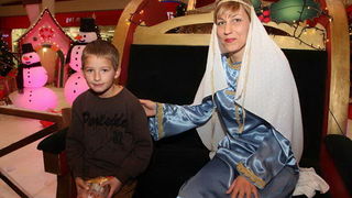 Sv. Luce razveselila mališane u Supernova centru, Foto: Iva Perinčić Sv. Luce razveselila mališane u Supernova centru, Foto: Iva Perinčić