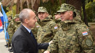 Ministar Krstičević posjetio eskadrilu transportnih helikoptera Ministar Krstičević posjetio eskadrilu transportnih helikoptera