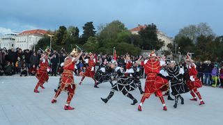 HGD Sv. Cecilija izvelo korčulanski viteški ples “Moreška” na Pozdravu suncu