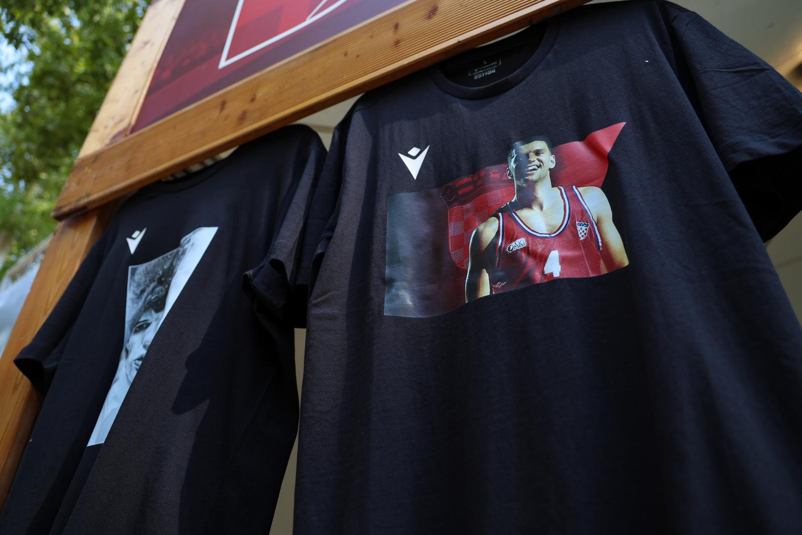 Druženje s košakašima povodom 60. rođendana Dražena Petrovića Druženje s košakašima povodom 60. rođendana Dražena Petrovića