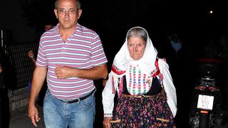 Na Stanovima se Kraljica mira slavi već preko 20 godina, a sinoćnjim misnim slavljem, procesijom i kasnije koncertom na školskom igralištu Stanarci su proslavili još jednu feštu. Koncert su održali grupa Dalmatico i Ivica Sikirić Ićo, foto: I. Perinčić Na Stanovima se Kraljica mira slavi već preko 20 godina, a sinoćnjim misnim slavljem, procesijom i kasnije koncertom na školskom igralištu Stanarci su proslavili još jednu feštu. Koncert su održali grupa Dalmatico i Ivica Sikirić Ićo, foto: I. Perinčić