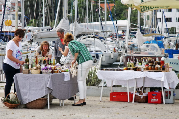 Gospodar OTOKA – uspon na Sv. Mihovil
(nedjelja, 29. svibnja 2016. godine)
Start: 09:30 h, u centru Preka (Park Vrulja)
Cilj: tvr Gospodar OTOKA – uspon na Sv. Mihovil
(nedjelja, 29. svibnja 2016. godine)
Start: 09:30 h, u centru Preka (Park Vrulja)
Cilj: tvr