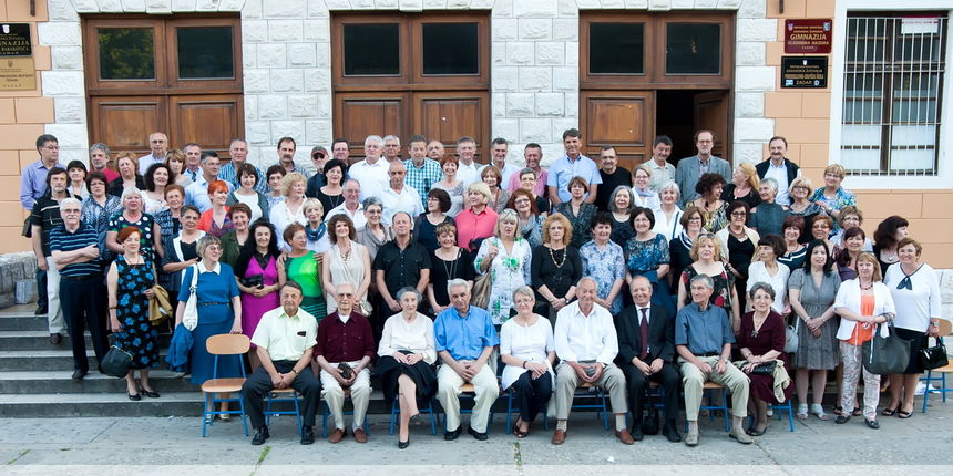 Maturanti Gimnazije Vladimir Nazor iz 1973. godine slave 45 godina mature Maturanti Gimnazije Vladimir Nazor iz 1973. godine slave 45 godina mature