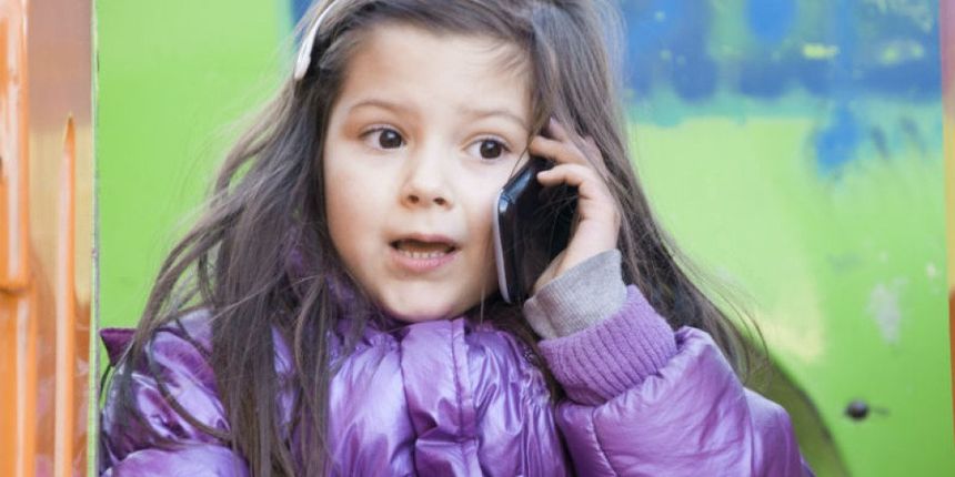 Dijete s mobitelom, Foto: Guliver/Thinkstock Dijete s mobitelom, Foto: Guliver/Thinkstock