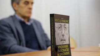 15.01.2014., Zadar – Predstavljanje knjige “Slucaj Perkovic: spasavanje zlocinacke buducnosti” prof. dr. sc. Josipa Jurcevica u znanstvenoj knjiznici. Photo: Filip Brala/PIXSELL 15.01.2014., Zadar – Predstavljanje knjige “Slucaj Perkovic: spasavanje zlocinacke buducnosti” prof. dr. sc. Josipa Jurcevica u znanstvenoj knjiznici. Photo: Filip Brala/PIXSELL