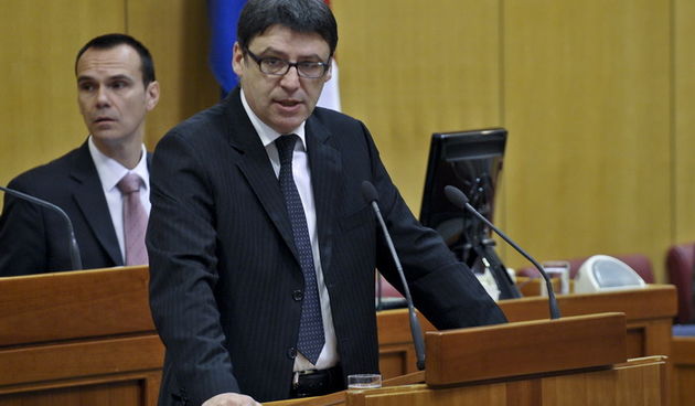 Zagreb, 221112.  
Sabor.
Sjednica Hrvatskog sabora, sa temom Prijedloga zakona o izmjenama i dopunama zakona o predskolskom odgoju i naobrazbi.
Na fotografiji: Ministar Zeljko Jovanovic.
Foto: Admir Buljubasic / CROPIX