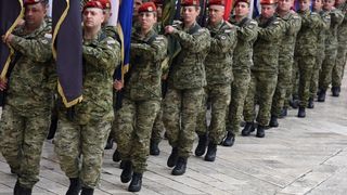 Paljenjem svijeća i polaganjem vijenaca, te mimohodom postrojbi započelo svečano obilježavanje 23. obljetnice VRO Maslenica. Foto. Dino Stanin/PIXSELL Paljenjem svijeća i polaganjem vijenaca, te mimohodom postrojbi započelo svečano obilježavanje 23. obljetnice VRO Maslenica. Foto. Dino Stanin/PIXSELL