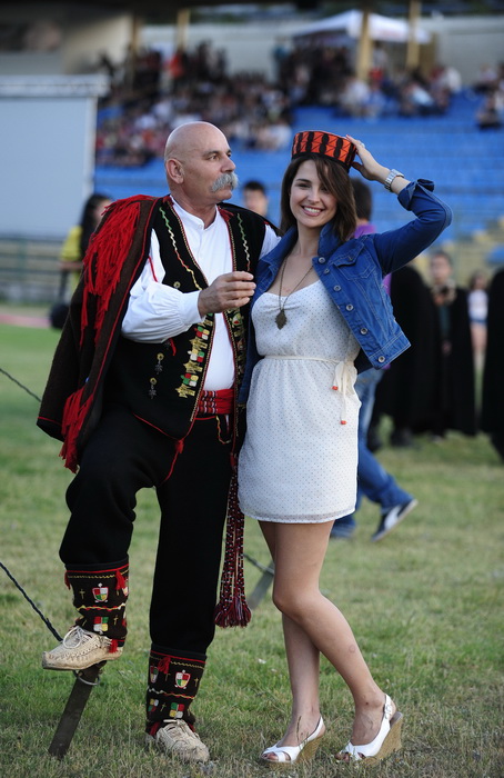 Sibenik, 030612.
Stadion Subicevac.
Veceras je odrzan humanitarni koncert “Sibenska srca za nasu dicu” na kojem su prikupljana sredstva za lijecenje djece oboljele od malignih bolesti. Koncert je vodila poznata glumica Doris Pincic, a nastupile su mnoge e Sibenik, 030612.
Stadion Subicevac.
Veceras je odrzan humanitarni koncert “Sibenska srca za nasu dicu” na kojem su prikupljana sredstva za lijecenje djece oboljele od malignih bolesti. Koncert je vodila poznata glumica Doris Pincic, a nastupile su mnoge e