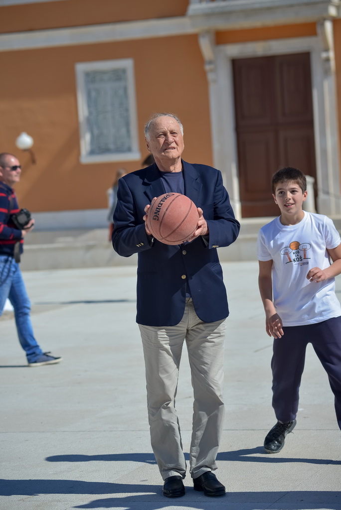 Basket na Forumu: Košarkaške legende protiv mlađih uzrasta KK Zadar Basket na Forumu: Košarkaške legende protiv mlađih uzrasta KK Zadar