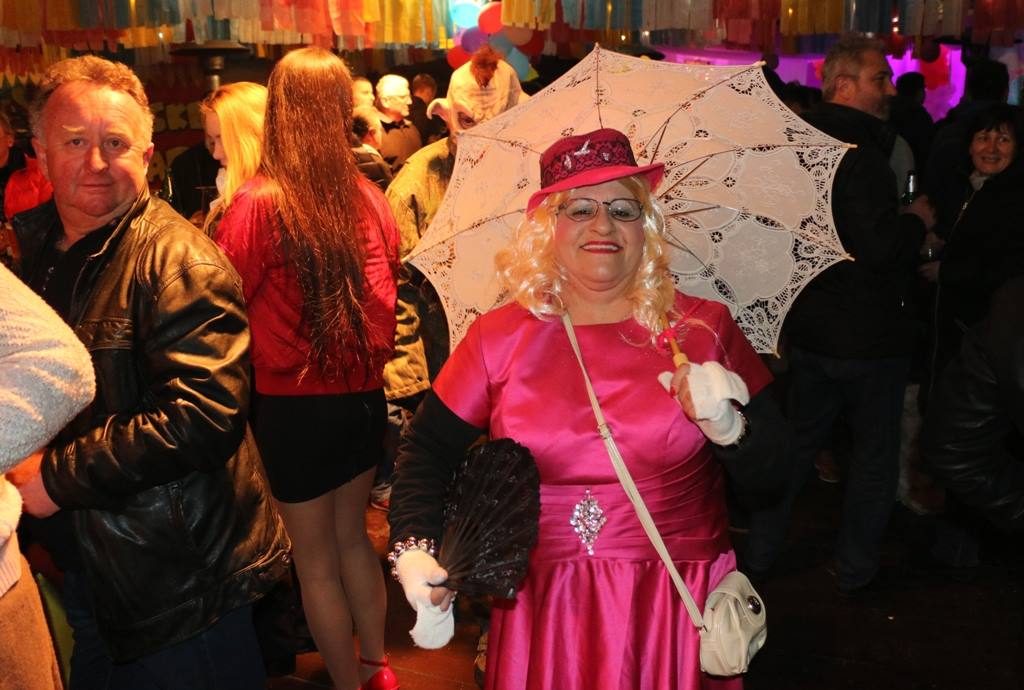 Virske maškare: Maja Šuput zapalila ledenu virsku večer Virske maškare: Maja Šuput zapalila ledenu virsku večer