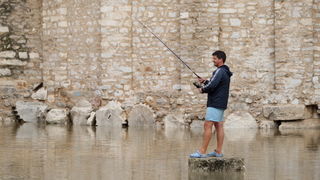 Zadar, 010912.
Nakon visemjesecne suse u Zadru se u subotu ujutro dogodio potop. Kisa je uz povremenu jaku grmljavinu pocela padati pred zoru, oko pet sati i jos nije prestala padati. Ogromne kolicine kise prekrile su prometnice na godinama poznatim kriti