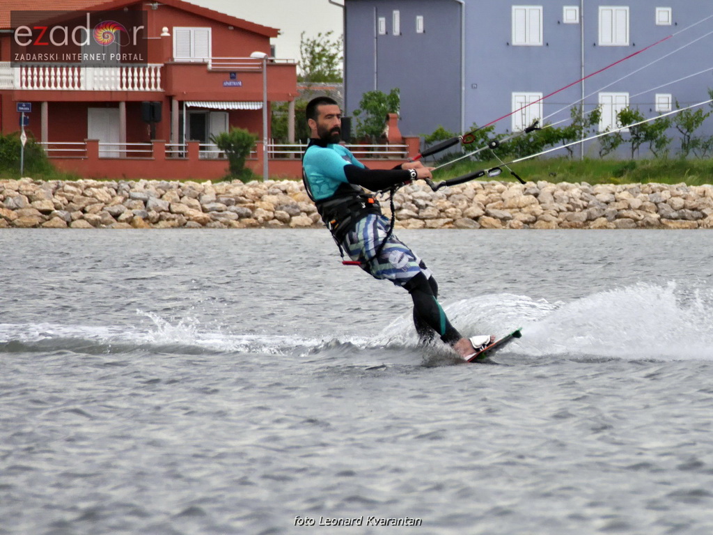 Kiteri guštali u refulima ninske bure Kiteri guštali u refulima ninske bure
