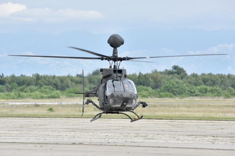 U Zracnoj bazi Zemunik odrzana je prezentacija pocetka letacke obuke na helikopterima OH-58D Kiowa Warrior koji su donacija americke vojske. Prezentaciji je naocio ministar obrane RH Damir Krsticevic koji je sudjelovao u trenaznom letu