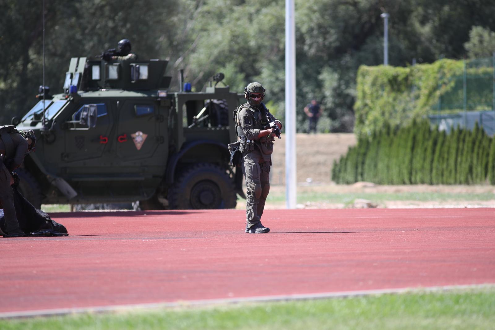 Preleti Rafalea i Krila oluje na obilježavanju 29. obljetnice VRO Oluja @ Knin Preleti Rafalea i Krila oluje na obilježavanju 29. obljetnice VRO Oluja @ Knin