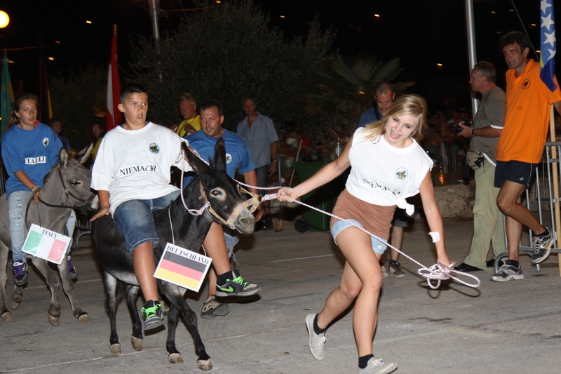 Tisno: 6. Međunarona “Trka tovarov”, Foto: Edin Kadić Tisno: 6. Međunarona “Trka tovarov”, Foto: Edin Kadić