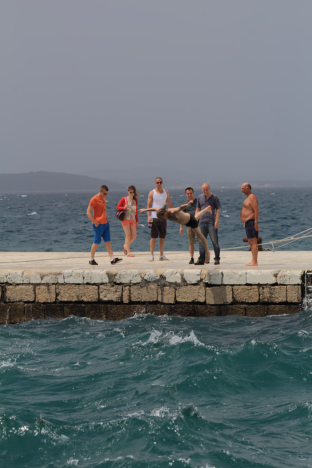 Kupači na zadarskoj rivi 19. svibnja 2013.  Foto: Roberto Lerga