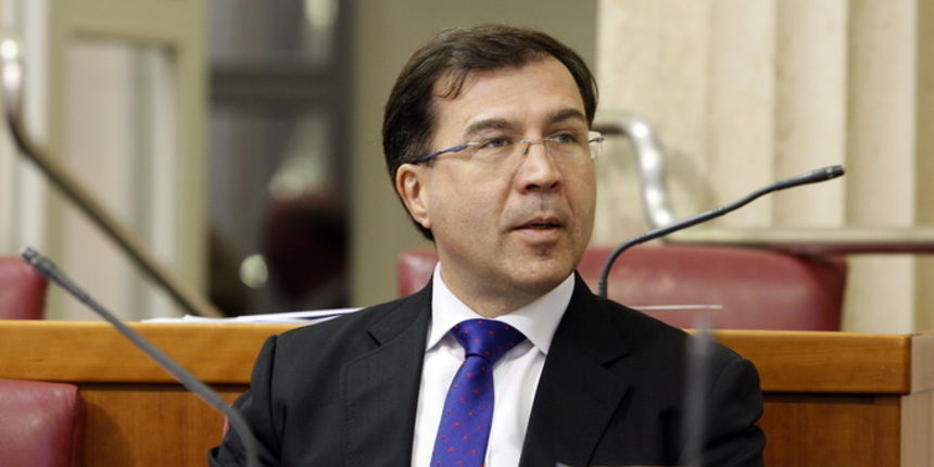 Zagreb, 141212.
Sabor.
Zastupnici Hrvatskog Sabora glasovali su o do sada raspravljenim tockama i time zakljucili ovogodisnji rad.
Na fotografiji: Domagoj Ivan Milosevic.
Foto: Davor Pongracic / CROPIX