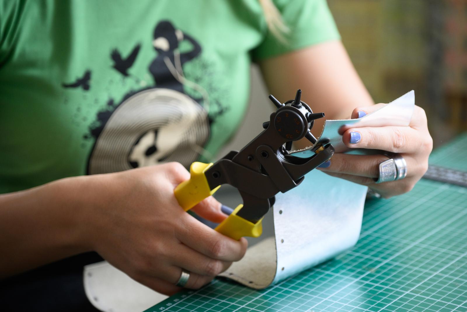 Miljana Jovičić proizvodi torbice od starih gramofonskih ploča