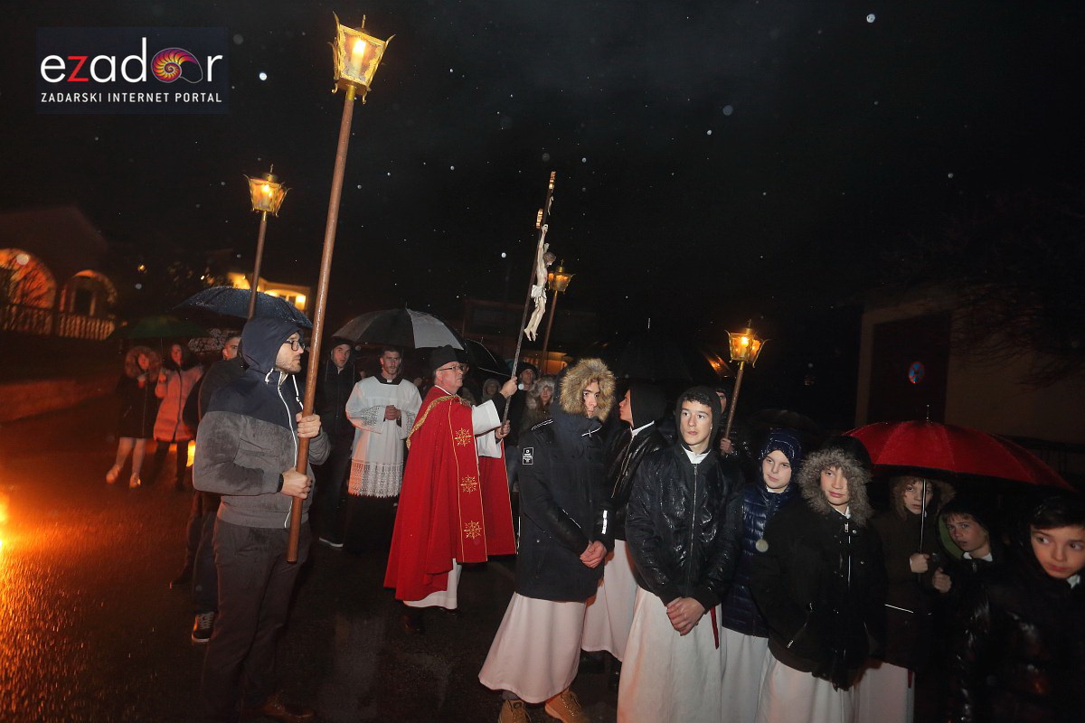 Bibinje: Tradicionalna procesija s Križem na Veliki Petak