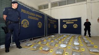 Veliki ulov zadarske policije: Na autocesti zapljenili 52 kg marihuane Veliki ulov zadarske policije: Na autocesti zapljenili 52 kg marihuane