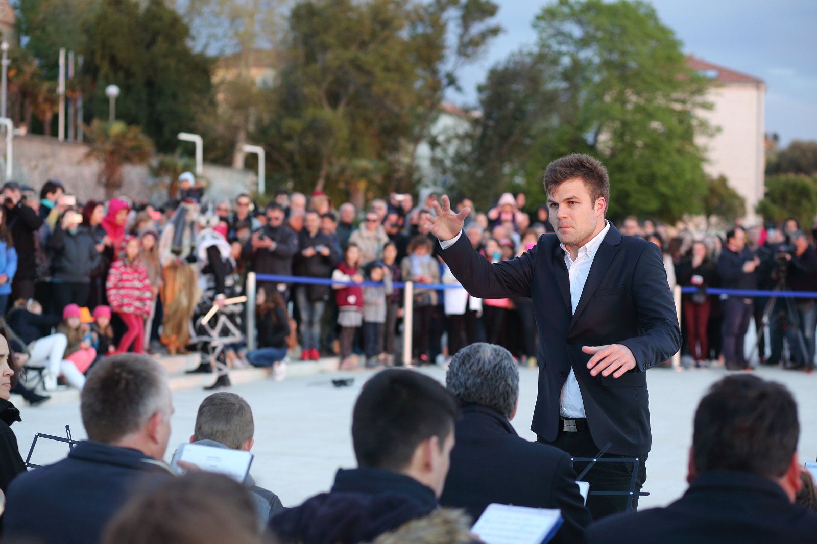 HGD Sv. Cecilija izvelo korčulanski viteški ples “Moreška” na Pozdravu suncu