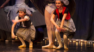 Plesna čestitka Zadarskog plesnog ansambla, Foto: Leo Banić Plesna čestitka Zadarskog plesnog ansambla, Foto: Leo Banić