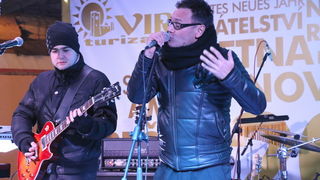 Virani 2016. godinu dočekali uz Lidiju Bačić, Leteći odred i spektakularan vatromet Virani 2016. godinu dočekali uz Lidiju Bačić, Leteći odred i spektakularan vatromet