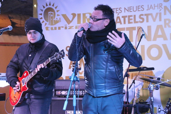 Virani 2016. godinu dočekali uz Lidiju Bačić, Leteći odred i spektakularan vatromet Virani 2016. godinu dočekali uz Lidiju Bačić, Leteći odred i spektakularan vatromet