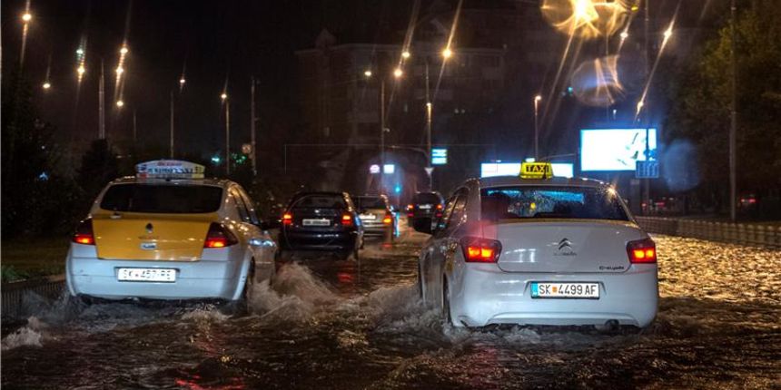 Snažno nevrijeme i poplava u Skoplju odnijeli najmanje 15 života. Foto: Hina