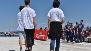 Ludijada zadarskih maturanata uz pjesmu i kupanje na Morskim orguljama. Foto: Dino Stanin/PIXSELL Ludijada zadarskih maturanata uz pjesmu i kupanje na Morskim orguljama. Foto: Dino Stanin/PIXSELL