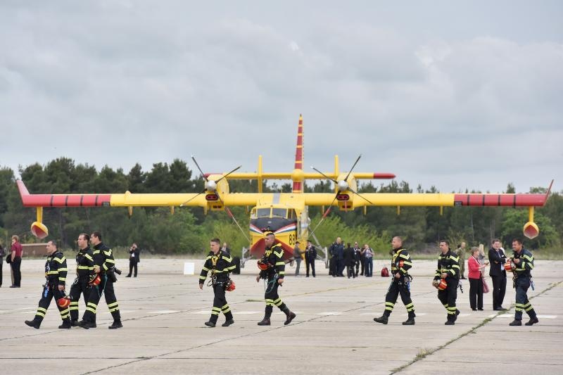 U sklopu Medjunarodne konferencije o gasenju pozara iz zraka (Aerial Firefighting Conference), u zrakoplovnoj bazi HRZ Zemunik odrzala se pokazna vjezba na kojoj su sudjelovali protupozarni avioni i helikopteri iz sastava 93. zrakoplovne baze u Zemuniku, U sklopu Medjunarodne konferencije o gasenju pozara iz zraka (Aerial Firefighting Conference), u zrakoplovnoj bazi HRZ Zemunik odrzala se pokazna vjezba na kojoj su sudjelovali protupozarni avioni i helikopteri iz sastava 93. zrakoplovne baze u Zemuniku,