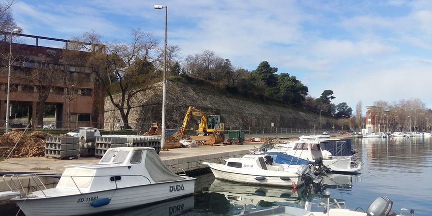 Uvala Jazine, građevinski radovi, bager