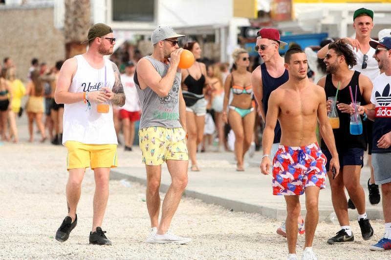 Zrće: Drugi dan Hideout festivala privukao je mnogobrojnu publiku na after beach party, Photo: Luka Stanzl/PIXSELL Zrće: Drugi dan Hideout festivala privukao je mnogobrojnu publiku na after beach party, Photo: Luka Stanzl/PIXSELL