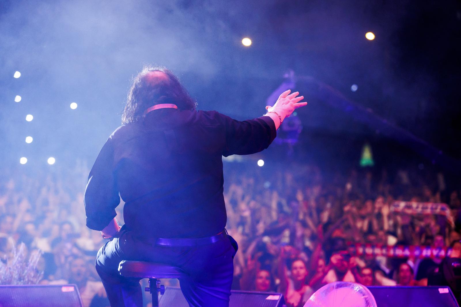 Mišo Kovač i prijatelji na Starom placu u Splitu Mišo Kovač i prijatelji na Starom placu u Splitu