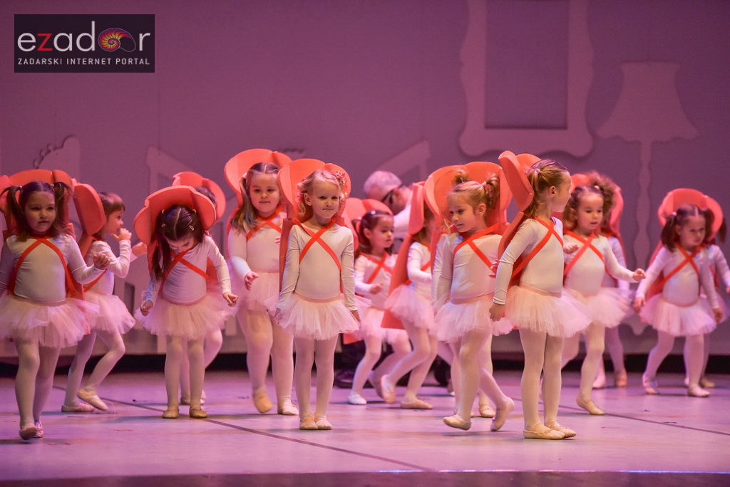 Predstava “Odgojoj” Plesne udruge Gesta u HNK Zadar