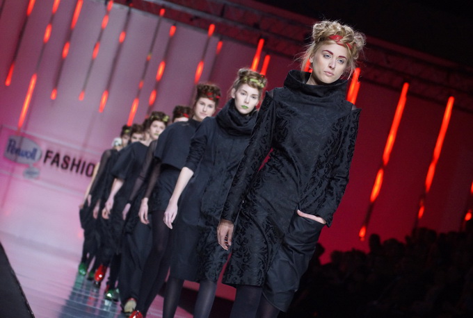 Zagreb, 150313.
Zagrebacki Velesajam.
Odrzana je treca vecer revije Perwoll Fashion.hr na kojoj su svoje kreacije predstavili Martina Felja, Morana Krklec, Young at Squat, Marina Design i Envy Room.
Na fotografiji: kreacije Morana Krklec.
Foto: Marko To Zagreb, 150313.
Zagrebacki Velesajam.
Odrzana je treca vecer revije Perwoll Fashion.hr na kojoj su svoje kreacije predstavili Martina Felja, Morana Krklec, Young at Squat, Marina Design i Envy Room.
Na fotografiji: kreacije Morana Krklec.
Foto: Marko To