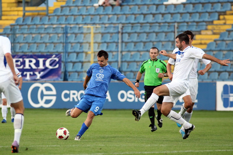 Varazdin, 070811.
Stadion Andjelko Herjavec.
Nogometna utakmica 3.kolo prve Hrvatske nogometne lige Varazdin – Zadar.
Na slici: u sredini Mario Sacer.
Foto: Andrej Svoger / Cropix Varazdin, 070811.
Stadion Andjelko Herjavec.
Nogometna utakmica 3.kolo prve Hrvatske nogometne lige Varazdin – Zadar.
Na slici: u sredini Mario Sacer.
Foto: Andrej Svoger / Cropix