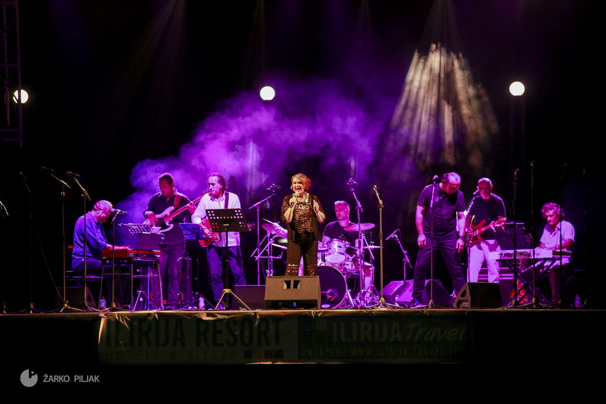 Zorica Kondža i klapa Cambi @ bazen Ilirije u Biogradu