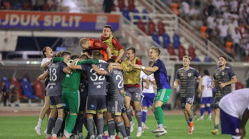 HNK Hajduk – MFK Ruzomberok. Slavlje nogometasa Ruzomberoka nakon utakmice HNK Hajduk – MFK Ruzomberok. Slavlje nogometasa Ruzomberoka nakon utakmice