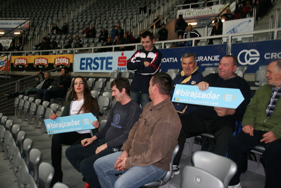 Košarkaši i navijači KK Zadar podržali akciju #birajzadar Košarkaši i navijači KK Zadar podržali akciju #birajzadar