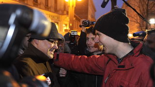 Zagreb, 020311. 
Novi, cetvrti po redu, protuvladin prosvjed tzv. facebook grupe zapoceo je veceras na Cvjetnom trgu. 
Na fotografiji:  Damir Kajin i Ivan Pernar organizator skupa.
Foto: Damir Krajac / Cropix