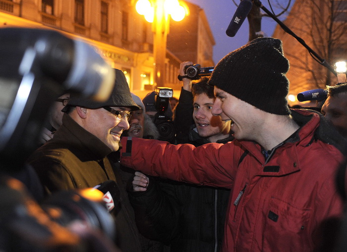 Zagreb, 020311. 
Novi, cetvrti po redu, protuvladin prosvjed tzv. facebook grupe zapoceo je veceras na Cvjetnom trgu. 
Na fotografiji:  Damir Kajin i Ivan Pernar organizator skupa.
Foto: Damir Krajac / Cropix