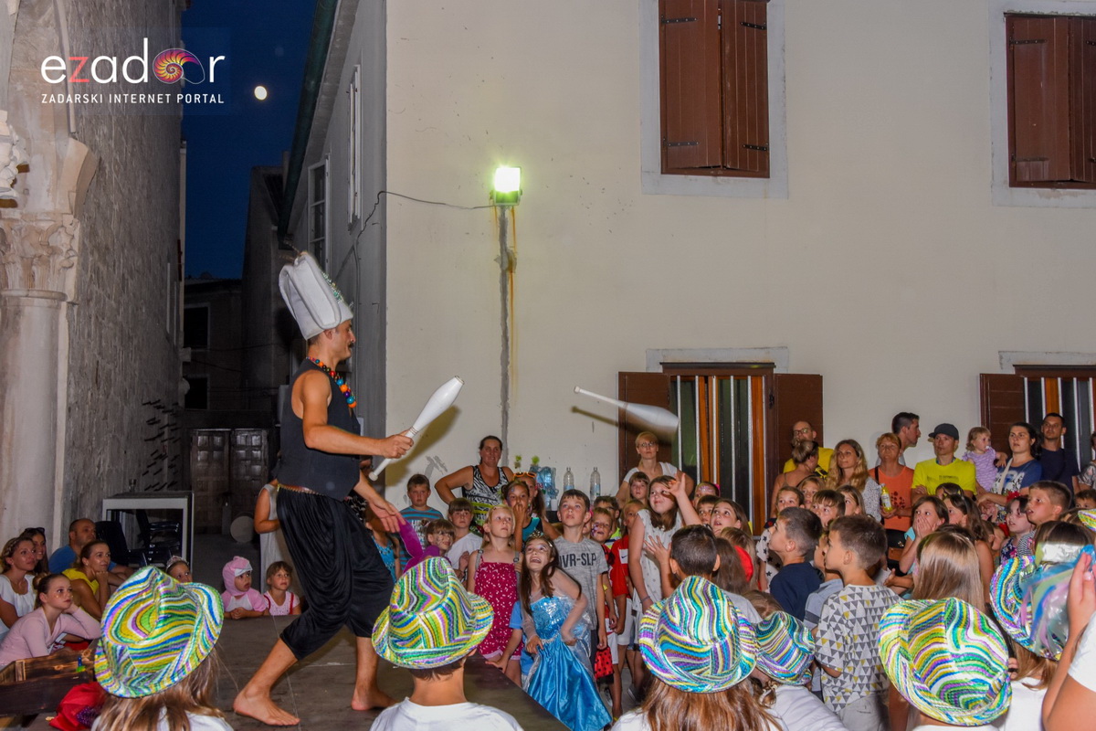 Dječjim karnevalskim danom započeo 59. Paški ljetni karneval