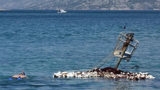 Ražančani saniraju štete nakon orkanske bure. Photo: Dino Stanin/PIXSELL