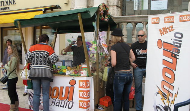 Uskršnja akcija Novog radija na Narodnom trgu [Ivan Deković]